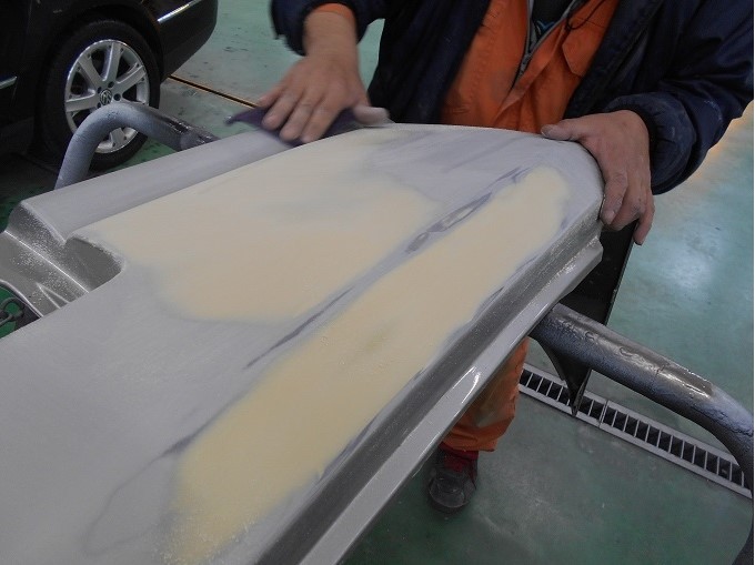 福井の鈑金(板金)修理・車修理のカーボ